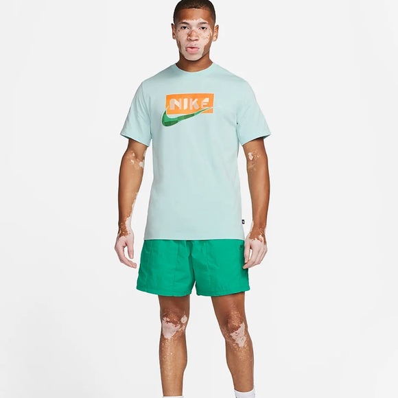 NWT Nike Top size Med - Picture 1 of 6